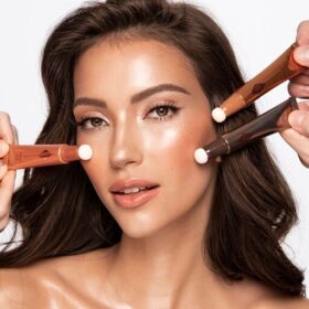 BEAUTY LIGHT WAND & HOLLYWOOD CONTOUR KIT : LE KIT INCONTOURNABLE POUR LES JOUES