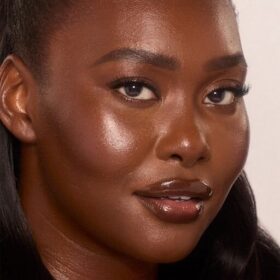 KIT DE FOND DE TEINT UNREAL SKIN SHEER GLOW TINT KIT POUR LE VISAGE