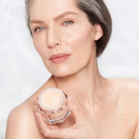 KIT DE SOIN DUO POUR UNE PEAU ET DES LÈVRES ÉCLATANTES ET PLUS POURTÉES