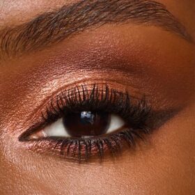 LA PALETTE DE CHARLOTTE POUR DES TENDANCES MAQUILLAGE DES YEUX ÉBLOUISSANTES : UN COUCHER DE SOLEIL SENSUEL