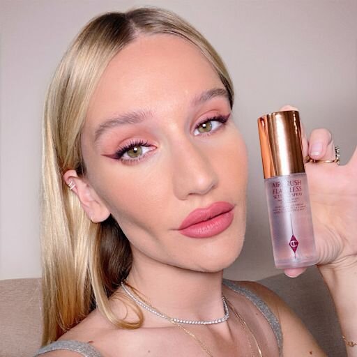 LE TRIO DE SOINS ET DE MAQUILLAGE POUR LE TEINT PRIMÉ DE CHARLOTTE