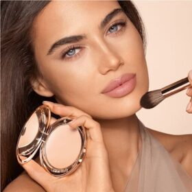 LES SECRETS D’UNE PEAU IMPECCABLE ET SANS PORES : DES ÉCONOMIES MAGIQUES