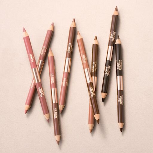TRUCCS ET ASTUCES POUR DES LÈVRES SCULPTÉES : KIT POUR LES LÈVRES ET TRUCCS ET ASTUCES