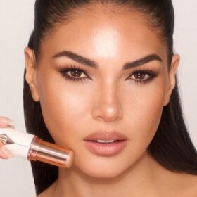 UNREAL SKIN SHEER GLOW TINT – STICK DE FOND DE TEINT HYDRATANT 7.5 MEDIUM