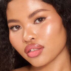 UNREAL SKIN SHEER GLOW TINT – STICK DE FOND DE TEINT HYDRATANT 8 MEDIUM